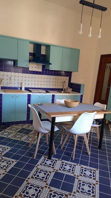 Donnaromita House Hystoric Center Apartment Naples